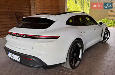 Седан Porsche Taycan 2023 в 