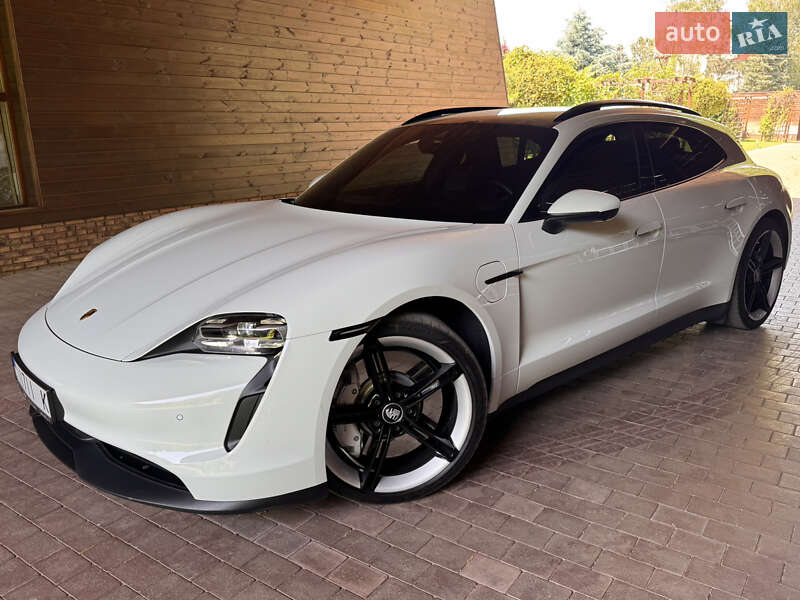 Седан Porsche Taycan 2023 в 