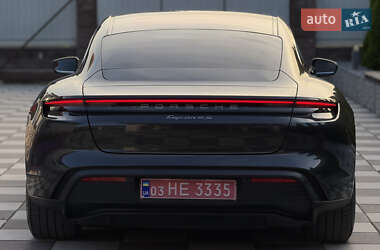 Седан Porsche Taycan 2020 в 