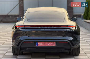 Седан Porsche Taycan 2020 в 