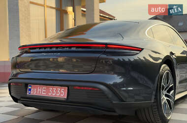 Седан Porsche Taycan 2020 в 