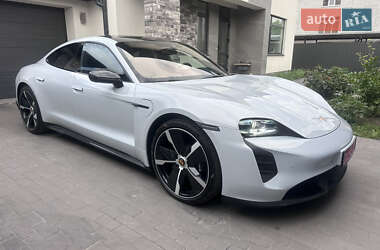 Седан Porsche Taycan 2024 в 