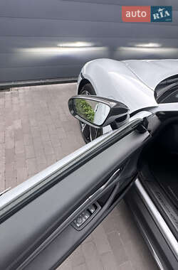 Седан Porsche Taycan 2024 в 
