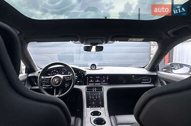 Седан Porsche Taycan 2024 в 