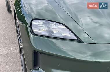 Седан Porsche Taycan 2024 в 