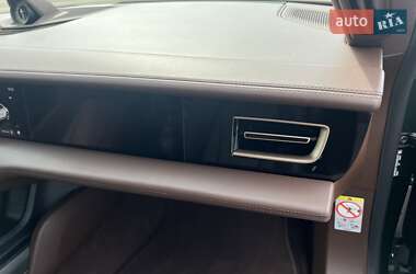 Седан Porsche Taycan 2024 в 