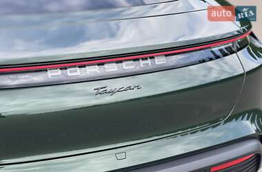 Седан Porsche Taycan 2024 в 