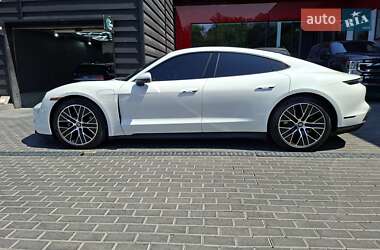 Седан Porsche Taycan 2021 в 