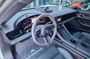 Седан Porsche Taycan 2021 в 