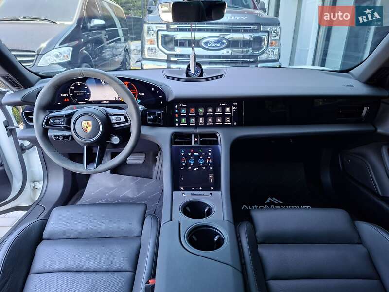 Седан Porsche Taycan 2021 в Одесі