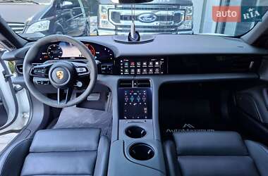 Седан Porsche Taycan 2021 в 