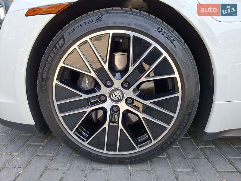 Седан Porsche Taycan 2021 в Одесі