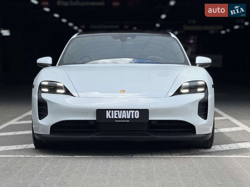 Седан Porsche Taycan 2020 в Києві