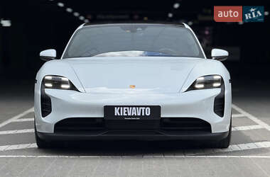 Седан Porsche Taycan 2020 в 