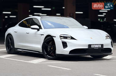 Седан Porsche Taycan 2020 в 