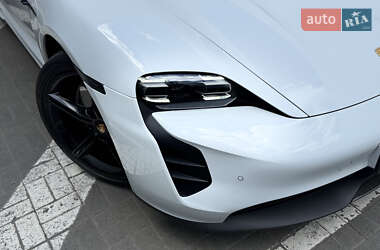 Седан Porsche Taycan 2020 в 