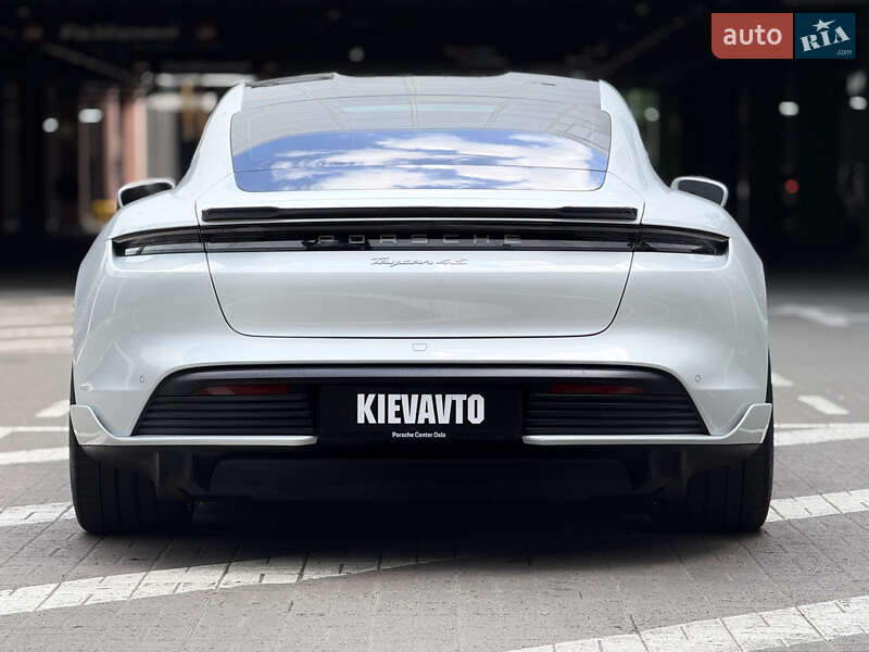 Седан Porsche Taycan 2020 в Києві