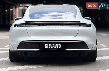 Седан Porsche Taycan 2020 в 