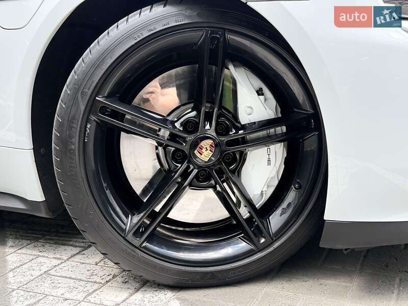 Седан Porsche Taycan 2020 в Києві