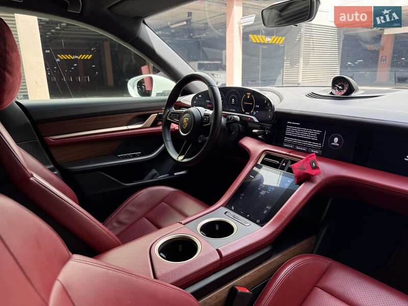Седан Porsche Taycan 2020 в Києві