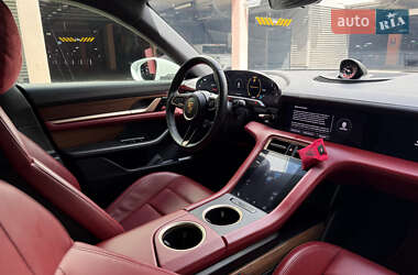 Седан Porsche Taycan 2020 в 
