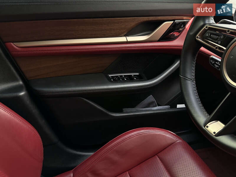 Седан Porsche Taycan 2020 в Києві