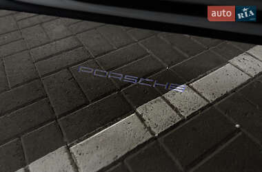 Седан Porsche Taycan 2020 в 