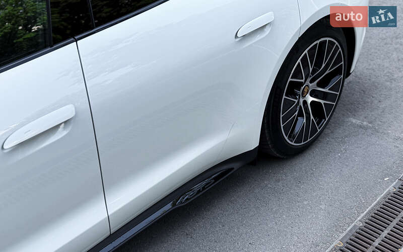 Седан Porsche Taycan 2023 в Львові