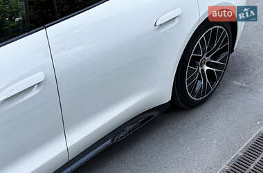Седан Porsche Taycan 2023 в 