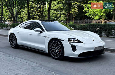 Седан Porsche Taycan 2023 в 