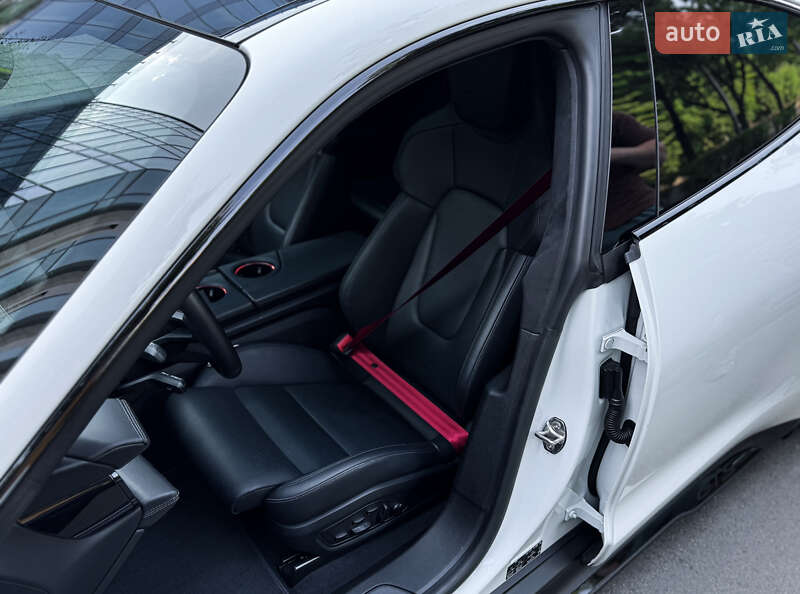 Седан Porsche Taycan 2023 в Львові