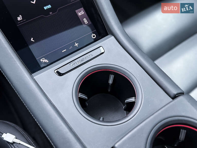Седан Porsche Taycan 2023 в Львові
