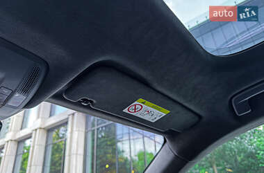 Седан Porsche Taycan 2023 в 