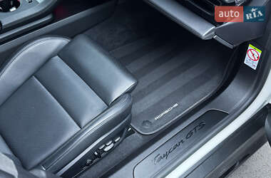 Седан Porsche Taycan 2023 в 