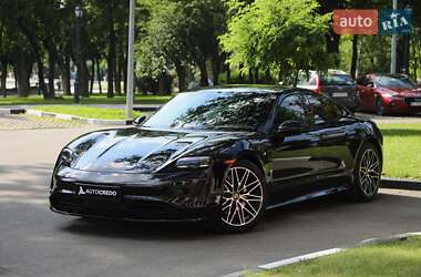 Porsche Taycan 2023