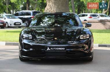 Седан Porsche Taycan 2023 в 