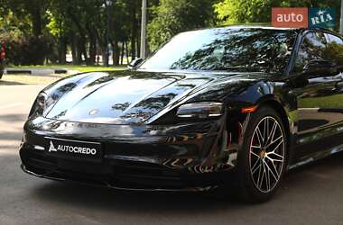 Седан Porsche Taycan 2023 в 