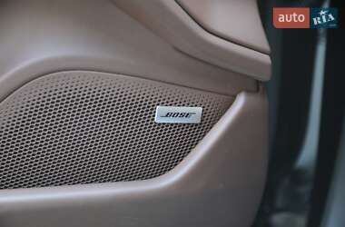 Седан Porsche Taycan 2023 в 
