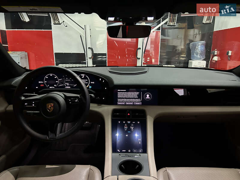 Седан Porsche Taycan 2022 в Одесі