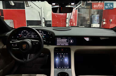 Седан Porsche Taycan 2022 в 
