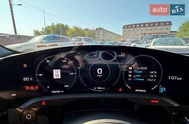 Седан Porsche Taycan 2020 в 