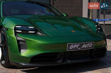 Седан Porsche Taycan 2022 в 
