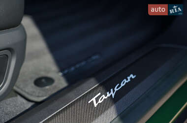 Седан Porsche Taycan 2022 в 