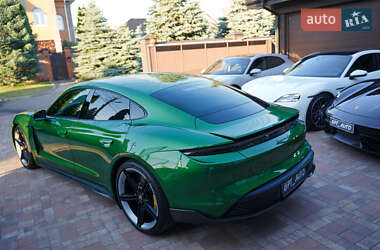 Седан Porsche Taycan 2022 в 