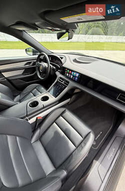 Седан Porsche Taycan 2021 в 