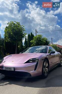 Седан Porsche Taycan 2020 в Києві