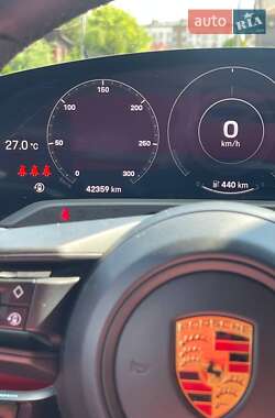 Седан Porsche Taycan 2020 в 