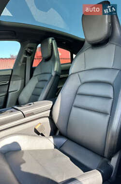 Седан Porsche Taycan 2022 в 