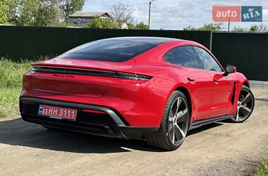 Седан Porsche Taycan 2022 в 