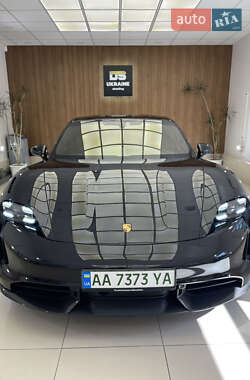 Седан Porsche Taycan 2020 в Києві